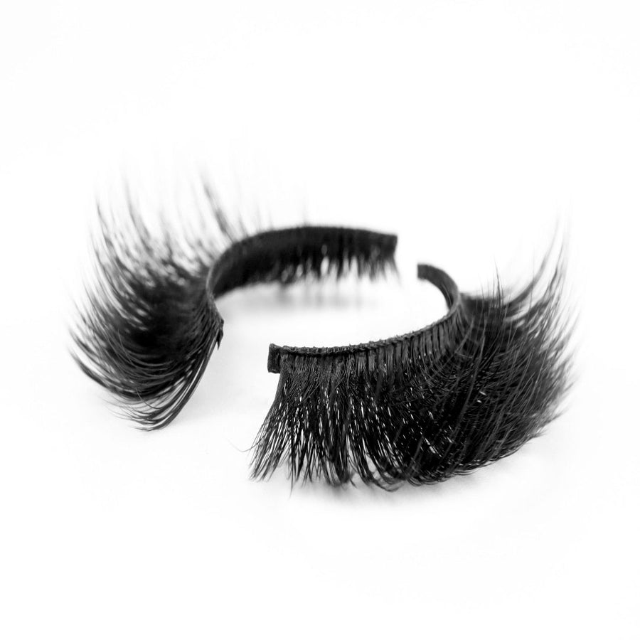 Suntarah Beauty 3D Premium Synthetic false strip lash in style S-225. Lash has maximum volume, a very round shape, and a black band. It is shown at angle against a white backdrop showing the strong curl of lash fibres.