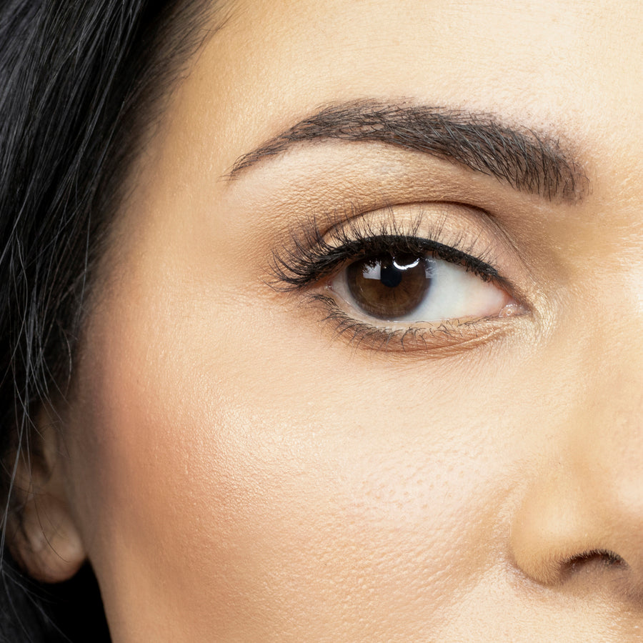 Suntarah Beauty 3D Faux Mink False Strip Eyelash in Style F-101. Close up picture of young woman wearing lash looking straight ahead.