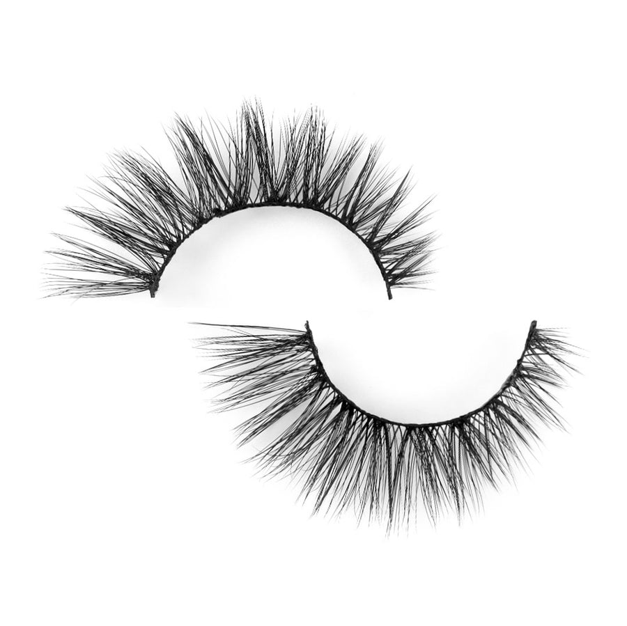 Suntarah Beauty 3D Premium Synthetic false strip lash in style S-220. Lash has wispy fibres, medium volume, a tapered shape, and a black band. It is flat against a white backdrop.